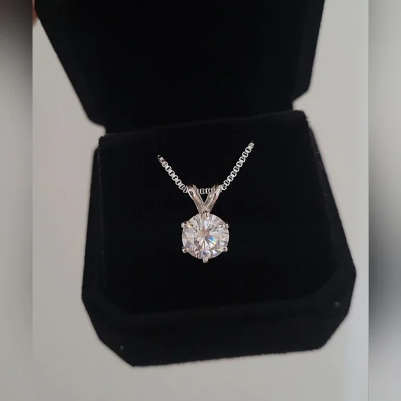 New 2ct Certified moissanite  pendant with a chain - Picture 8 of 10